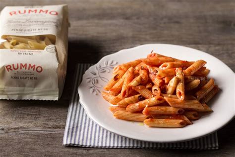 Rummo Penne Rigate Sa Paradajzom I Bosiljkom Najbolje Iz Italije