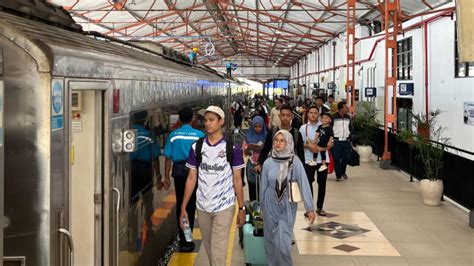 Volume Penumpang Kereta Api Di Daop Tetap Tinggi Pada Hari Raya Idul