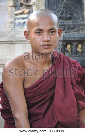 India Bihar Bodhgaya Buddhist Monk Praying At Mahabodhi Temple Stock