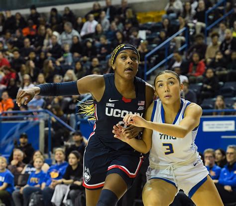 UConn women's basketball rolls to win at Aaliyah Edwards' homecoming