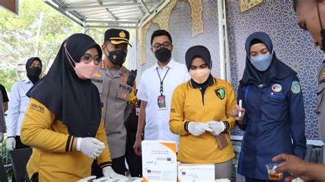 Amankan Perjalanan Mudik Sopir Bus Terminal Purabaya Di Tes Urine