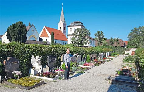 Gegen Den Leerstand Am Friedhof Entsteht Ein Gemeinschaftsgrab