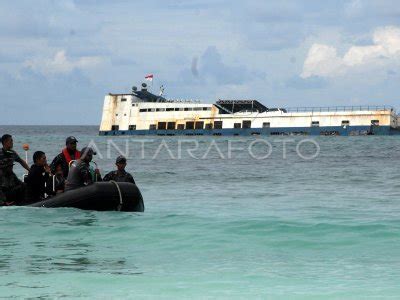 PENCARIAN KORBAN KMP LESTARI MAJU YANG TENGGELAM ANTARA Foto