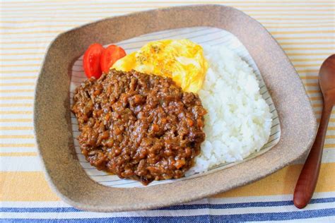 レンチンで一発！山本ゆりさんの「絶品キーマカレー」で秒速ひとりごはん♪ Macaroni