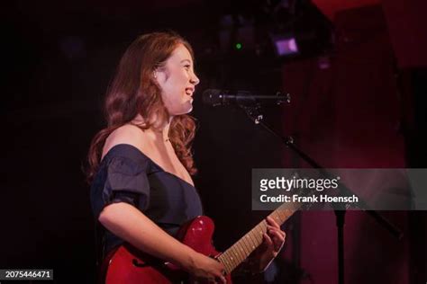 90 Laufey (Singer) Stock Photos, High-Res Pictures, and Images - Getty ...