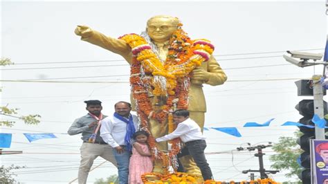 Ambedkar Jayanti 2023 जय भीम के गूंजे जयकारे बौद्ध विहारों में मोमबत्तियां जलाकर बाबा साहब