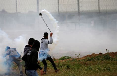 40,000 Palestinians protest along Gaza border marking Land Day - The Jerusalem Post