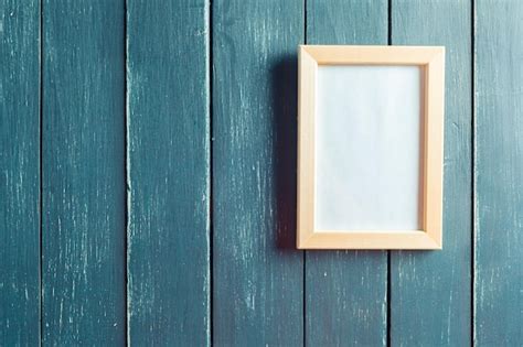 Molduras Para Fotos Em Cima Da Mesa De Madeira Foto Premium