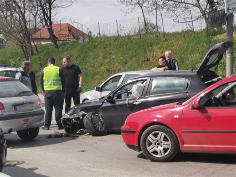 Lančani sudar u Čačku tri vozila se slupala Vazdušni jastuci se