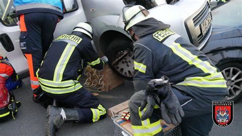 Einsatz Bung Verkehrsunfall Freiw Feuerwehr Celle