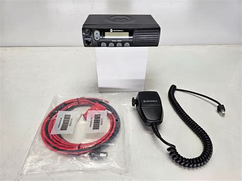 Motorola Cm300 Uhf 438 470 Mhz 32 Channel 25 Watt Complete Kit Ebay