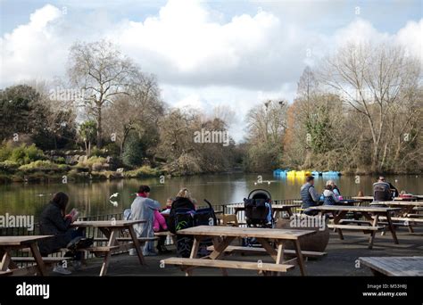 Battersea park boating lake hi-res stock photography and images - Alamy