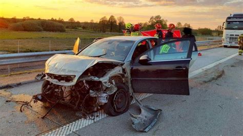 Wypadek Na Autostradzie A W Gminie Kamie Sk Jedna Osoba Nie Yje