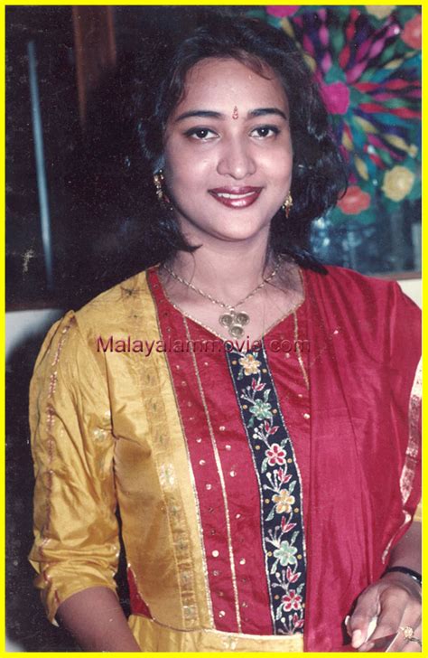 Film Actress Photos: Old Malayalam Actress Mathu Hot Photos