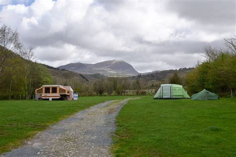 Inside the Best Snowdonia Campsite - Couple Travel The World