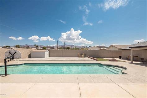 Landscaped Pool home in Lake Havasu: 3715 Churchill Dr