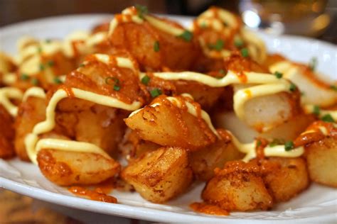 C Mo Hacer La Aut Ntica Receta Madrile A De Las Patatas Bravas