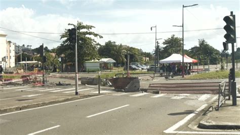 Martinique Malgr Le Couvre Feu Les Tensions Entre Manifestants Et