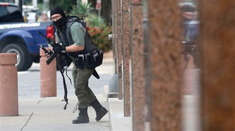 Dallas Photographer Captures Dramatic Photos Of Active Shooter