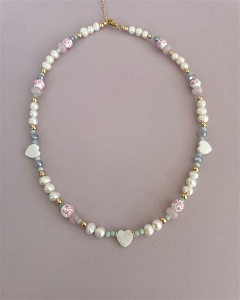 Collar De Perlas Y Tonos Pastel Corazones Tabiz