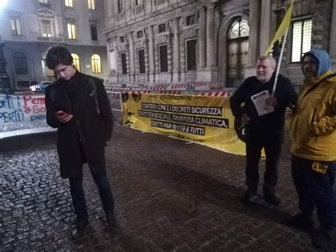 Proletari Comunisti Pc 14 Febbraio Milano Davanti Il Comune Contro