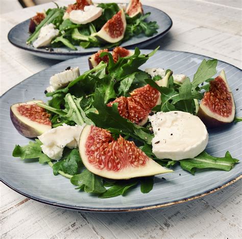 Rucola Salat Mit Feigen Waln Ssen Und Ziegenk Se Mehr Gesunde