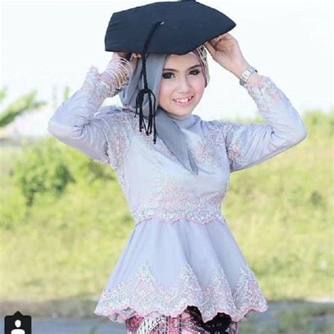 Model Kebaya Wisuda Warna Abu Abu Seputar Model