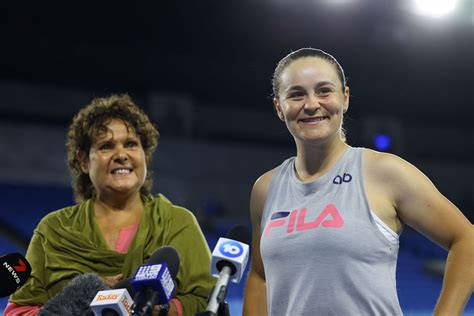 "Friend, mentor, icon, absolute legend": Ashleigh Barty pens heartfelt ...