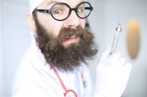 Doctor Loco Un Cient Fico Loco De Barba Realiza Experimentos En Un