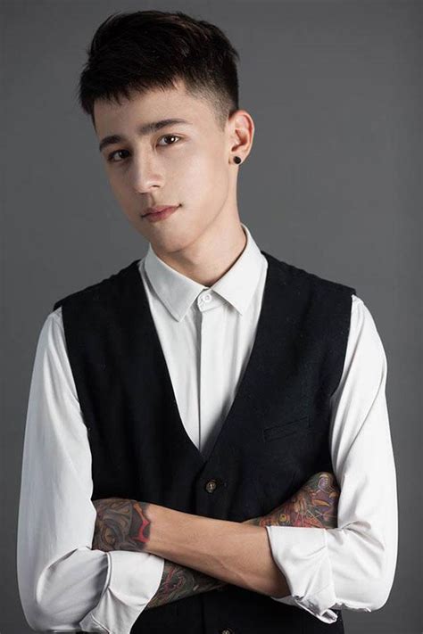 Hot boy 9X đã đẹp trai còn xăm hình cực giỏi khiến hội chị em bấn loạn