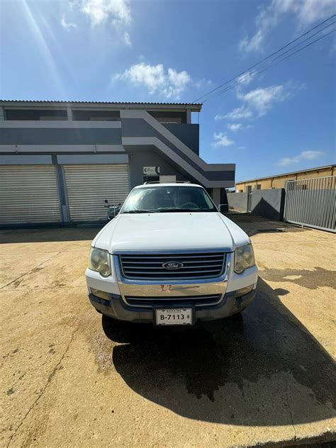 Rent Ford Explorer Vehicle at Best Price in Bonaire - On Wheels Rental