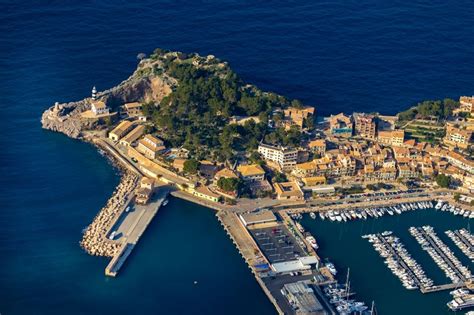 Port De Soller Aus Der Vogelperspektive Yachthafen Mit Sportboot