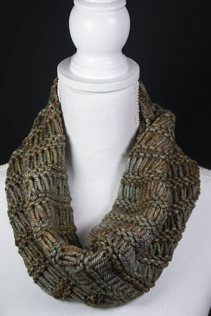 Ravelry Angelaknitsnow S Twisted Drop Stitch Ribbon Cowl