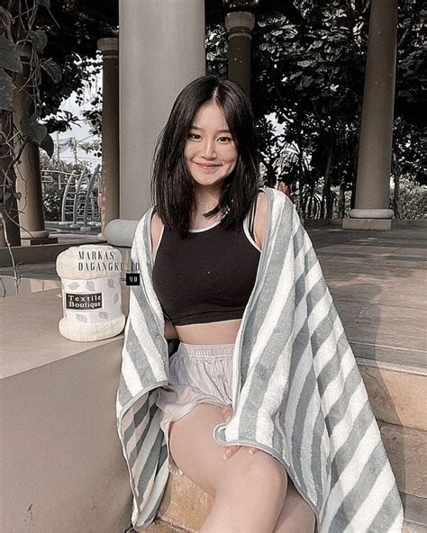 3 Hot Sexy ONIC Gebiann Bikini Pics