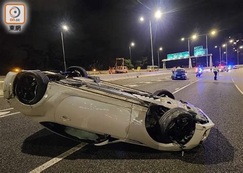 東廊2私家車連環撞壆1車「反肚」 1司機稱避切線車肇禍｜即時新聞｜港澳｜on Cc東網