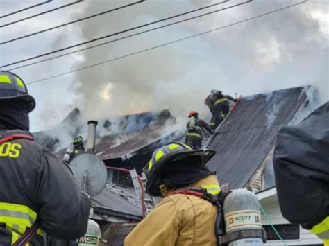 Una Casa Destruida En El Incendio De Valdivia Dos Personas Afectadas