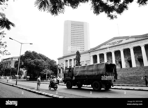 Rbi building mumbai india Black and White Stock Photos & Images - Alamy