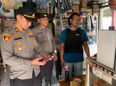 Operasi Pekat Nala Polisi Sita Puluhan Liter Tuak Dari Warung Warga