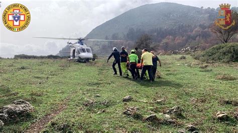 Operaio Della Forestale Cade In Una Scarpata Soccorso Alpino In Azione