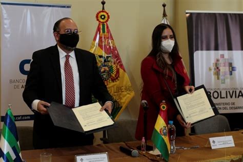 Caf Y Gobierno Firman Contratos Por M S De Usd Millones Para