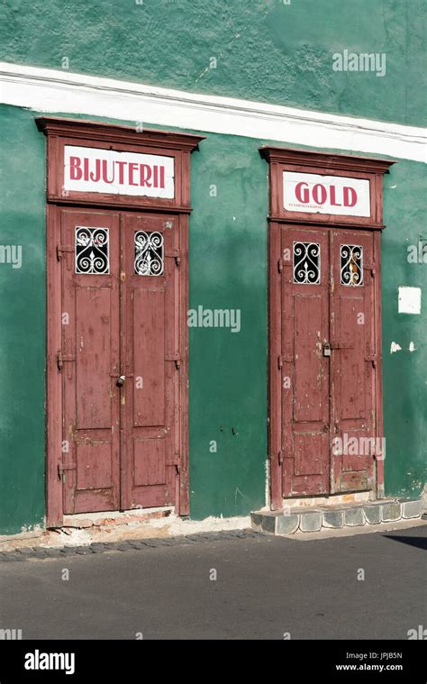 Old Shop Fronts Hi Res Stock Photography And Images Alamy