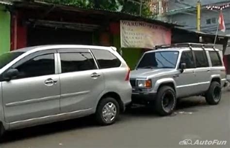 Viral Parkir Mobil Pinggir Jalan Dipagari Besi Ini Sanksi Yang Bisa