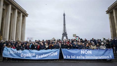 Francia In Marcia Contro La Legge Sullimmigrazione RSI