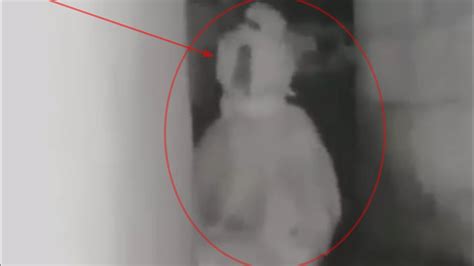 Seram Penampakan Pocong Paling Jelas Terlihat Semua Warga Heboh Youtube