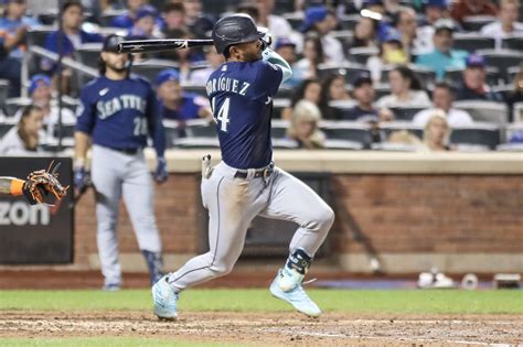 Mariners score last, win seesaw game with Mets | Reuters