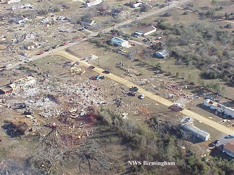 File:Tuscaloosa tornado damage.jpg - Wikipedia