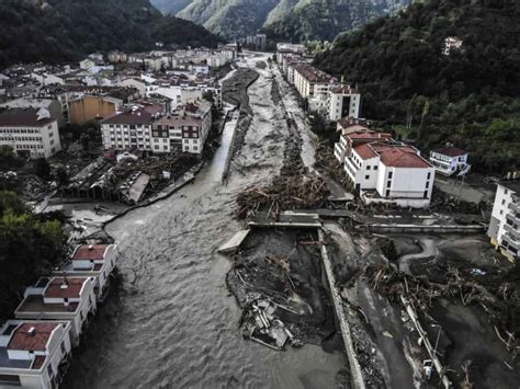 Death toll from floods in northern Turkey reaches 27