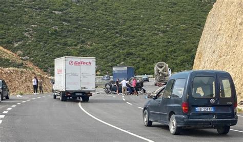 Aksident me VDEKJE në bypass in e Vlorës përmbyset fuoristrada pas