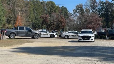 Suspect Shot Robeson Co Deputies Stole Patrol Car Ran Over Deputy S