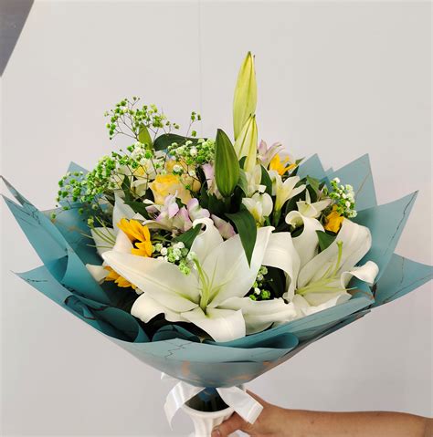 Trendy Mixed Flower Bouquet | Online Flower Shop Dubai